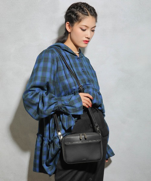 jouetie(ジュエティ)の「【jouetie/ジュエティ】BARLINE ミニポシェット(ショルダーバッグ・レディース・ブラック/オリーブ/ブラック系その他/ベージュ系その他/スモークピンク・FREE)」の3枚目の写真
