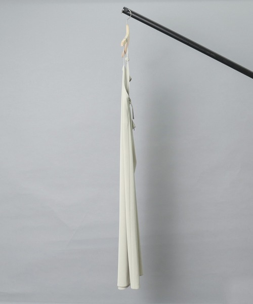 FEMMENT(ファモン)の「【 FEMMENT / ファモン 】 Dry polyester camisole dress / キャミソールドレス(ワンピース・レディース・ダークグレー/ライトカーキ・1)」の5枚目の写真