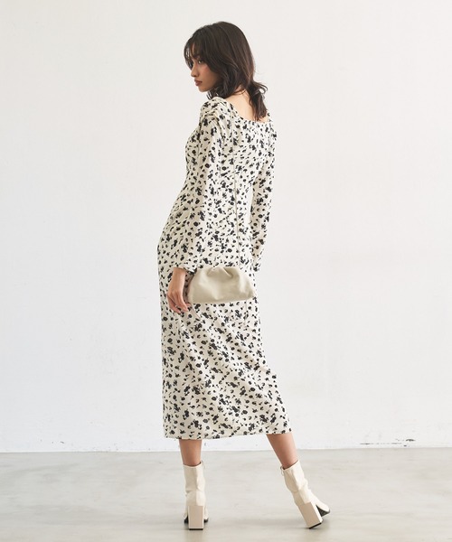 BLONDEY（ブロンディ）の「スクエアネック小花柄スリットワンピース（ワンピース・レディース・ブラック/ホワイト・FREE）」の17枚目の写真