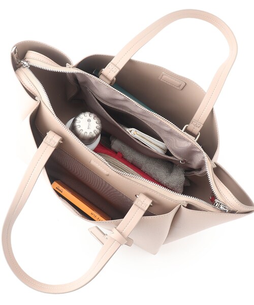 INDIVI（インディヴィ）の「【A4収納可能/合皮】タックデザインバッグ（トートバッグ・レディース・オフホワイト/チャコールグレー/ベージュ/ライトブルー・00）」の12枚目の写真