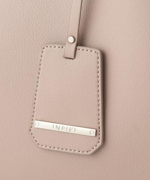 INDIVI（インディヴィ）の「【A4収納可能/合皮】タックデザインバッグ（トートバッグ・レディース・オフホワイト/チャコールグレー/ベージュ/ライトブルー・00）」の13枚目の写真