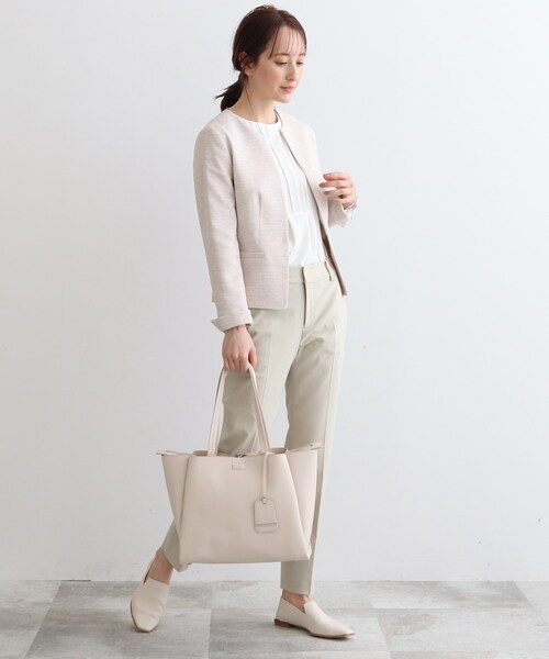 INDIVI（インディヴィ）の「【A4収納可能/合皮】タックデザインバッグ（トートバッグ・レディース・オフホワイト/チャコールグレー/ベージュ/ライトブルー・00）」の14枚目の写真