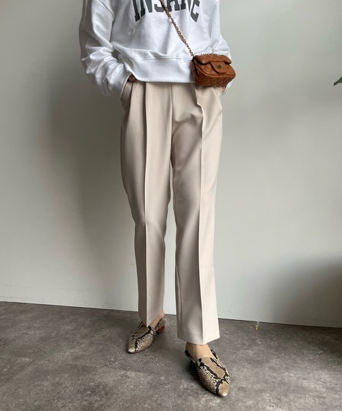 DouDou(ドゥドゥ)の「センタープレスソフトテーパードパンツ(その他パンツ・レディース・ブラック/グリーン/グレイッシュベージュ・38/36)」の18枚目の写真