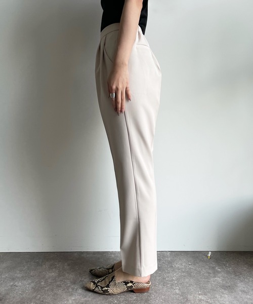 DouDou(ドゥドゥ)の「センタープレスソフトテーパードパンツ(その他パンツ・レディース・ブラック/グリーン/グレイッシュベージュ・38/36)」の17枚目の写真