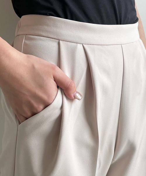 DouDou(ドゥドゥ)の「センタープレスソフトテーパードパンツ(その他パンツ・レディース・ブラック/グリーン/グレイッシュベージュ・38/36)」の22枚目の写真