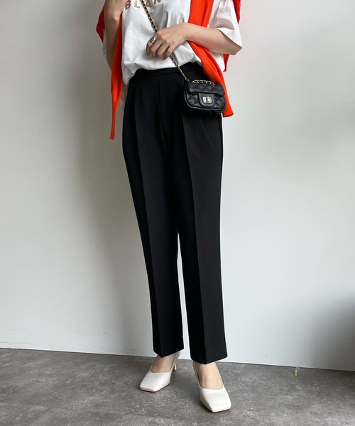 DouDou(ドゥドゥ)の「センタープレスソフトテーパードパンツ(その他パンツ・レディース・ブラック/グリーン/グレイッシュベージュ・38/36)」の5枚目の写真