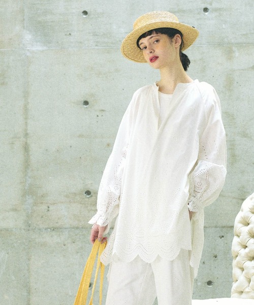 PUAL CE CIN(ピュアルセシン)の「スカラップレース前後差チュニック(シャツ/ブラウス・レディース・ホワイト/ブラック・FREE)」の1枚目の写真