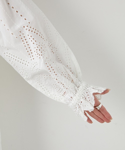 PUAL CE CIN(ピュアルセシン)の「スカラップレース前後差チュニック(シャツ/ブラウス・レディース・ホワイト/ブラック・FREE)」の8枚目の写真