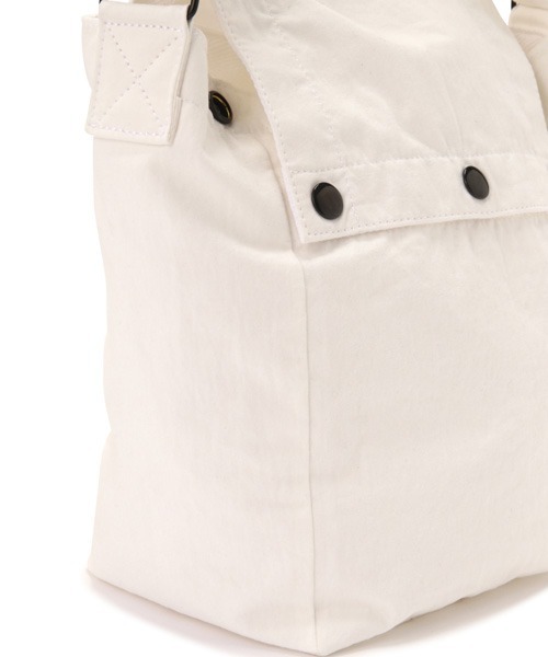 MHL.（エムエイチエル）の「WASHED VINTAGE COTTON POPLIN（トートバッグ・レディース・ホワイト/ブラック・FREE）」の6枚目の写真
