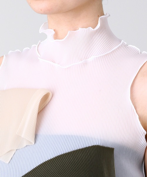 kotohayokozawa（コトハヨコザワ）の「kotohayokozawa NO SLEEVE TOP HIGH NECK TD22S-P02（タンクトップ・レディース・ホワイト/ブルー/ブラック/ベージュ・FREE）」の15枚目の写真