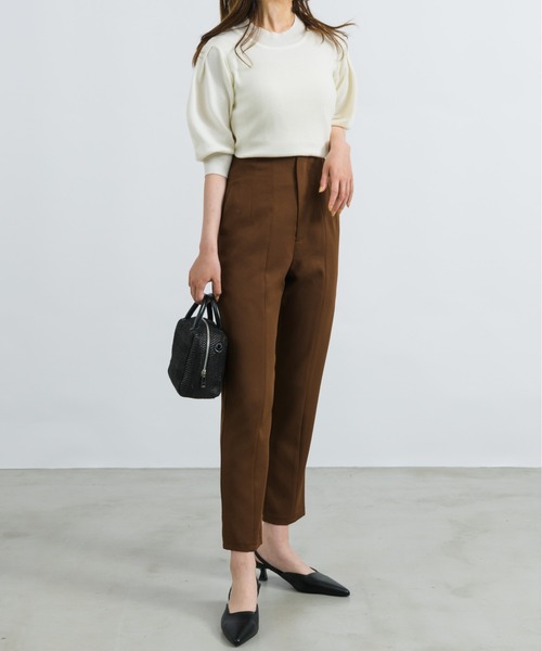 NEUNA（ヌナ）の「【セットアップ対応】【脚長細見え】ハイウエストテーパードスラックスパンツ（スラックス・レディース・アイボリー/ブラック/ブラウン・MEDIUM/LARGE/SMALL）」の7枚目の写真