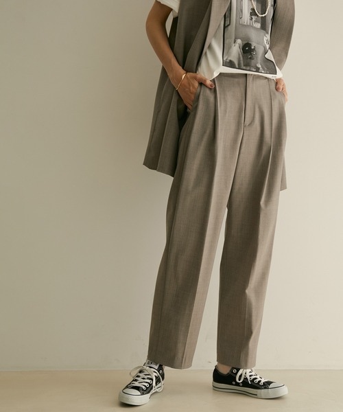 SALON adam et rope'（サロン アダム エ ロペ）の「【サステナブル】【洗える・防シワ・消臭】GREEN WOOL イージースラックス（スラックス・レディース・ブラウン/ブラック/ライトグレー・S/M）」の2枚目の写真