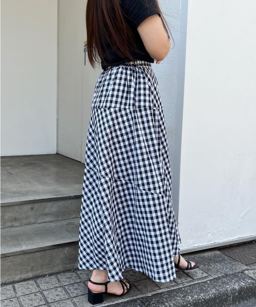 Doux Belle（ドゥーベル）の「ギンガムチェックマキシ丈スカート（スカート・レディース・グリーン/ブラウン/グレー/ブラック/レッド/ブルー・MEDIUM/LARGE）」の9枚目の写真
