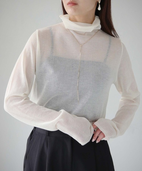 cheriella(シェリエラ)の「【cheriella】WEB限定フィンガーホールシアータートルニット 新色追加 WEB LIMITED FINGER HOLE SHEER TURTLE KNIT NEW COLOR(ニット/セーター・レディース・ブラック/ベージュ/カーキ/アイボリー/ワインレッド/ブルー/ライトグリーン/オフホワイト/ダークグリーン・M)」の2枚目の写真