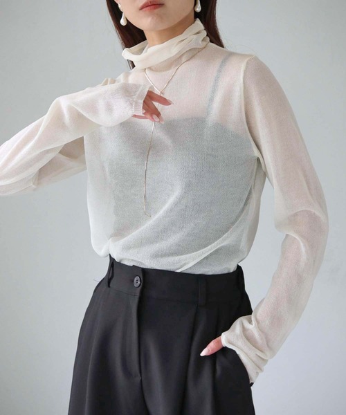 cheriella(シェリエラ)の「【cheriella】WEB限定フィンガーホールシアータートルニット 新色追加 WEB LIMITED FINGER HOLE SHEER TURTLE KNIT NEW COLOR(ニット/セーター・レディース・ブラック/ベージュ/カーキ/アイボリー/ワインレッド/ブルー/ライトグリーン/オフホワイト/ダークグリーン・M)」の17枚目の写真