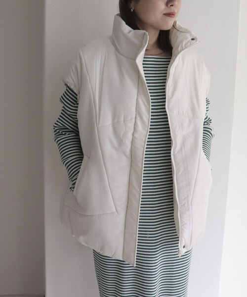 fredy emue(フレディエミュ)の「ハイネックエコダウンベスト(ダウンベスト・レディース・ブラック/ベージュ/オフホワイト・FREE)」の22枚目の写真