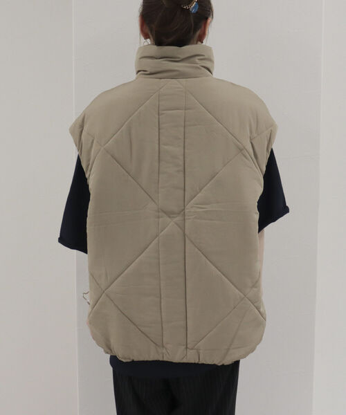 fredy emue(フレディエミュ)の「ハイネックエコダウンベスト(ダウンベスト・レディース・ブラック/ベージュ/オフホワイト・FREE)」の6枚目の写真