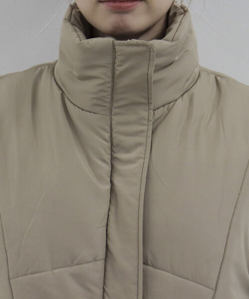 fredy emue(フレディエミュ)の「ハイネックエコダウンベスト(ダウンベスト・レディース・ブラック/ベージュ/オフホワイト・FREE)」の21枚目の写真