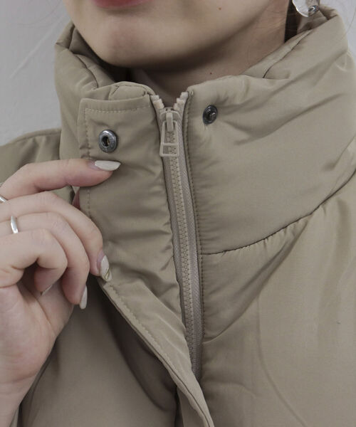 fredy emue(フレディエミュ)の「ハイネックエコダウンベスト(ダウンベスト・レディース・ブラック/ベージュ/オフホワイト・FREE)」の17枚目の写真