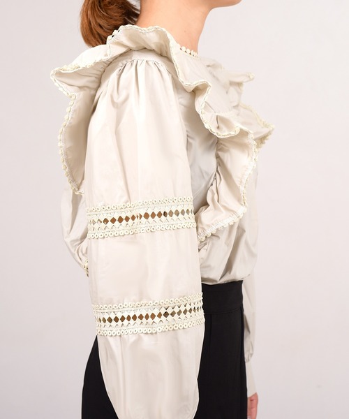 DAY CLOSET(デイ クローゼット)の「レディース 長袖カットワークフリル切り替えブラウス(シャツ/ブラウス・レディース・ホワイト/ブラック/グレイッシュベージュ・ONE SIZE)」の7枚目の写真