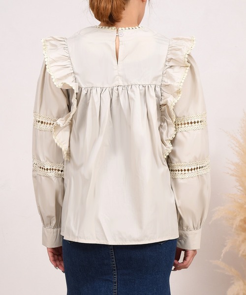 DAY CLOSET(デイ クローゼット)の「レディース 長袖カットワークフリル切り替えブラウス(シャツ/ブラウス・レディース・ホワイト/ブラック/グレイッシュベージュ・ONE SIZE)」の8枚目の写真