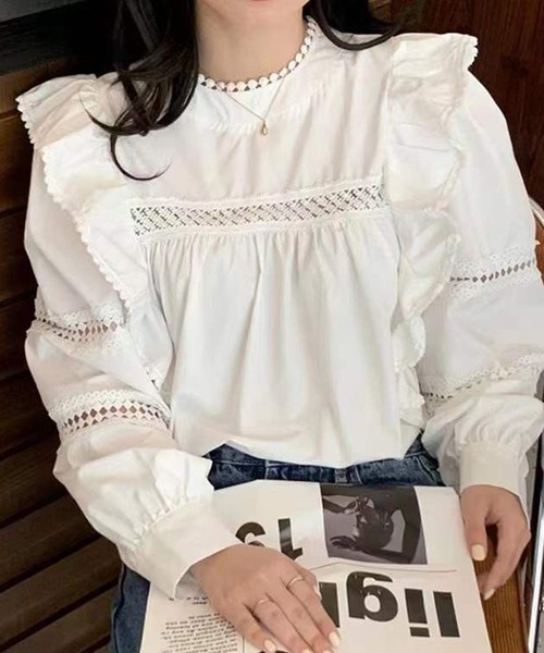DAY CLOSET(デイ クローゼット)の「レディース 長袖カットワークフリル切り替えブラウス(シャツ/ブラウス・レディース・ホワイト/ブラック/グレイッシュベージュ・ONE SIZE)」の4枚目の写真