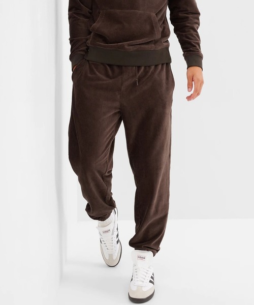 GAP(ギャップ)の「コーデュロイ ジョガーパンツ(その他パンツ・メンズ・ブラウン/カーキ・S/M/L/XL/XS)」の1枚目の写真