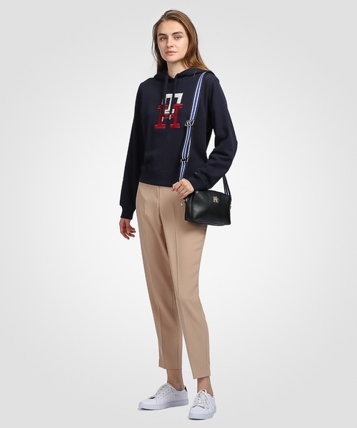 TOMMY HILFIGER（トミーヒルフィガー）の「モノグラムミニショルダーバッグ（ショルダーバッグ・レディース・ブラック/ネイビー・FREE）」の5枚目の写真