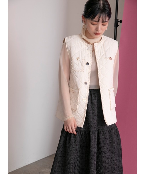 Eimee Law(エイミーロウ)の「ダイヤキルトMIXボタンジレ(ベスト・レディース・ブラック/アイボリー/ライトカーキ・38)」の19枚目の写真