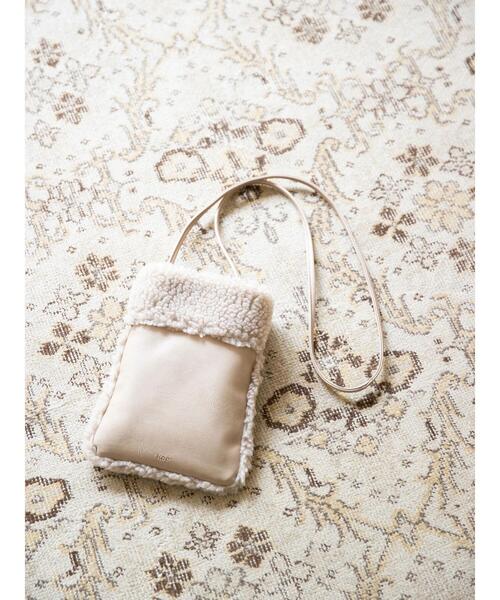 koe（コエ）の「ムートン風ボアショルダーバッグ（ショルダーバッグ・レディース・ブラック/アイボリー/グレイッシュベージュ・FREE）」の16枚目の写真