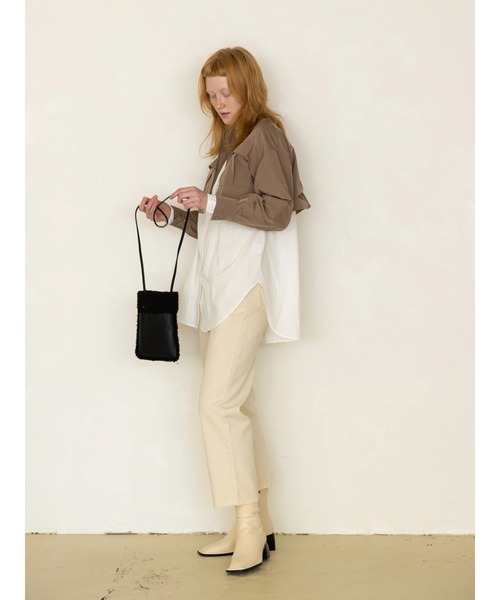 koe（コエ）の「ムートン風ボアショルダーバッグ（ショルダーバッグ・レディース・ブラック/アイボリー/グレイッシュベージュ・FREE）」の4枚目の写真