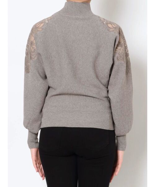 LAGUNAMOON（ラグナムーン）の「ショルダーエンブロイダリーニットプルオーバー（ニット/セーター・レディース・アイボリー/チャコールグレー/ライトグレー・FREE）」の7枚目の写真