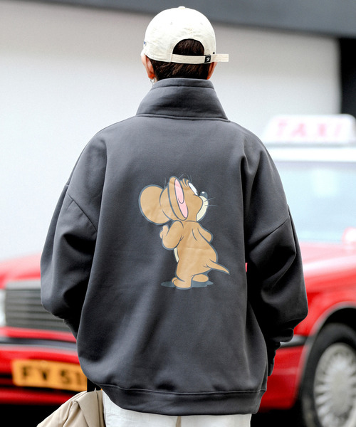 Tom＆Jerry（トムアンドジェリー）の「【neos -addictive design-】TOM&JERRY トムとジェリー ビッグシルエット バックプリント＆刺繍 モックネック ハーフジップ スウェット アノラック トレーナー（スウェット・メンズ・ホワイト/ホワイト系その他/ブラック/ブラウン/グレー系その他/ブラック系その他/グレー/ブラウン系その他・LARGE/MEDIUM）」の4枚目の写真