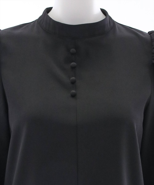 clear（クリア）の「バンドカラークルミボタンブラウス（シャツ/ブラウス・レディース・オフホワイト/ブラック・F）」の7枚目の写真