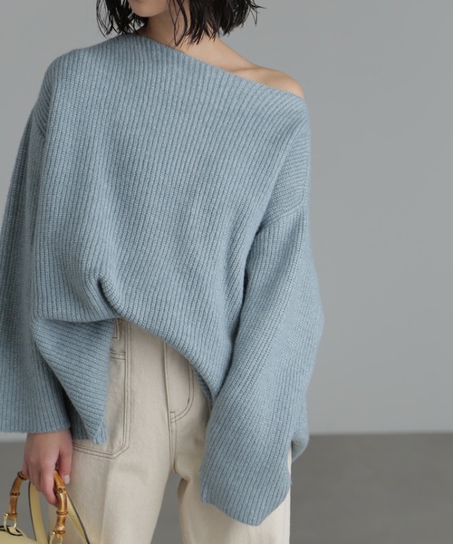 FREE'S MART（フリーズマート）の「【WEB限定】＜岡崎紗絵さんコラボ＞ボートネックルーズニット（ニット/セーター・レディース・ホワイト/ダークブラウン/ベージュ/ラベンダー/ライトグリーン/ブルー・FREE）」の5枚目の写真