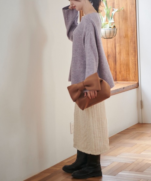 FREE'S MART（フリーズマート）の「【WEB限定】＜岡崎紗絵さんコラボ＞ボートネックルーズニット（ニット/セーター・レディース・ホワイト/ダークブラウン/ベージュ/ラベンダー/ライトグリーン/ブルー・FREE）」の11枚目の写真