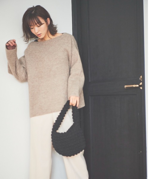 FREE'S MART（フリーズマート）の「【WEB限定】＜岡崎紗絵さんコラボ＞ボートネックルーズニット（ニット/セーター・レディース・ホワイト/ダークブラウン/ベージュ/ラベンダー/ライトグリーン/ブルー・FREE）」の18枚目の写真