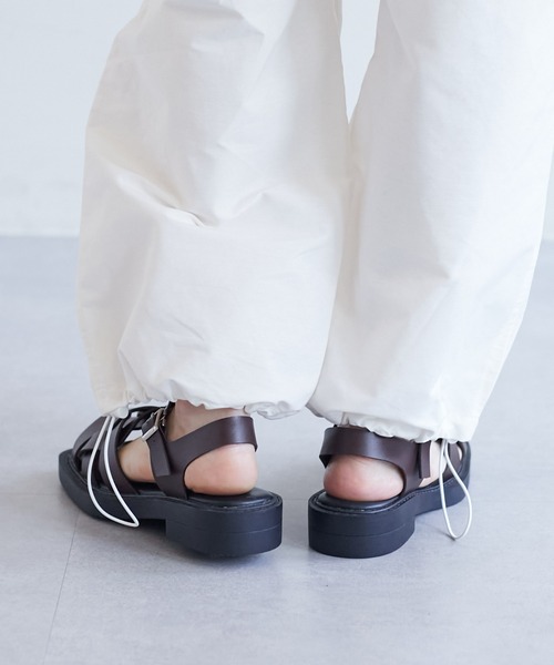 DISCOAT（ディスコート）の「スクエアグルカサンダル（サンダル・レディース・ブラック/オフホワイト/ブラウン・SMALL/MEDIUM/LARGE）」の13枚目の写真