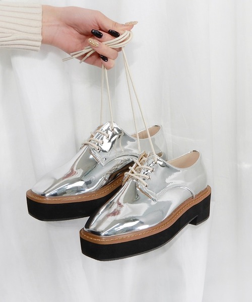 alala（アララ）の「スクエアトゥ厚底オックスフォードシューズ（ローファー・レディース・シルバー/ブラック/ダークブラウン・LL/S/M/L）」の3枚目の写真