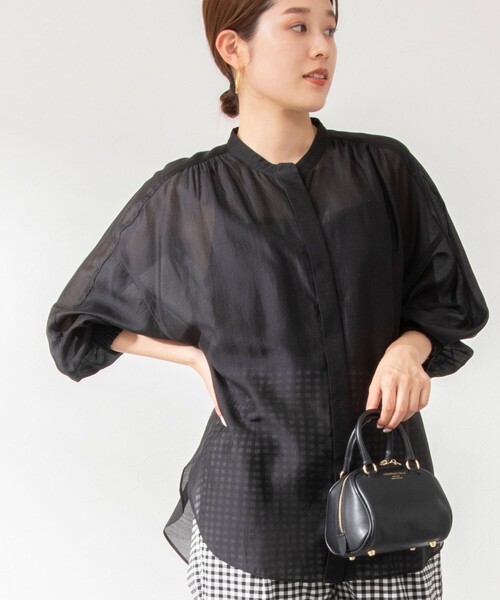 NOLLEY’S(ノーリーズ)の「袖口シャーリングブラウス(シャツ/ブラウス・レディース・グリーン/ネイビー/ブラック/サーモンピンク/グレイッシュベージュ/ミント/キャメル・38)」の11枚目の写真