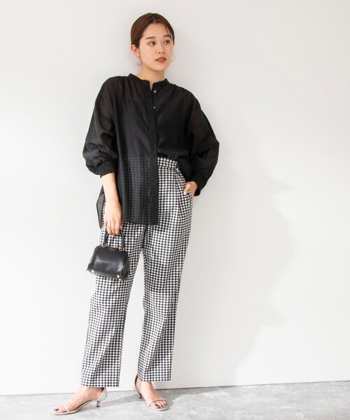 NOLLEY’S(ノーリーズ)の「袖口シャーリングブラウス(シャツ/ブラウス・レディース・グリーン/ネイビー/ブラック/サーモンピンク/グレイッシュベージュ/ミント/キャメル・38)」の12枚目の写真