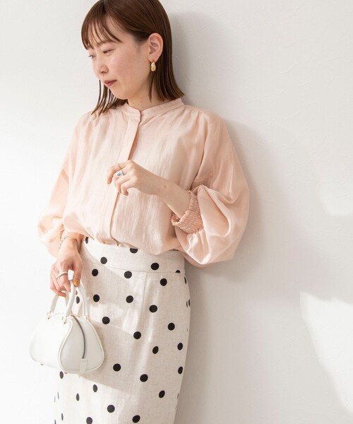NOLLEY’S(ノーリーズ)の「袖口シャーリングブラウス(シャツ/ブラウス・レディース・グリーン/ネイビー/ブラック/サーモンピンク/グレイッシュベージュ/ミント/キャメル・38)」の19枚目の写真