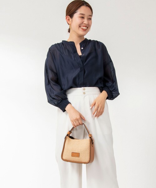 NOLLEY’S(ノーリーズ)の「袖口シャーリングブラウス(シャツ/ブラウス・レディース・グリーン/ネイビー/ブラック/サーモンピンク/グレイッシュベージュ/ミント/キャメル・38)」の21枚目の写真