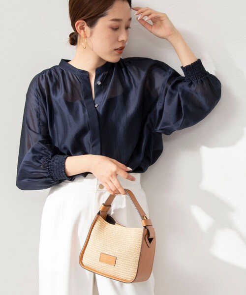 NOLLEY’S(ノーリーズ)の「袖口シャーリングブラウス(シャツ/ブラウス・レディース・グリーン/ネイビー/ブラック/サーモンピンク/グレイッシュベージュ/ミント/キャメル・38)」の5枚目の写真