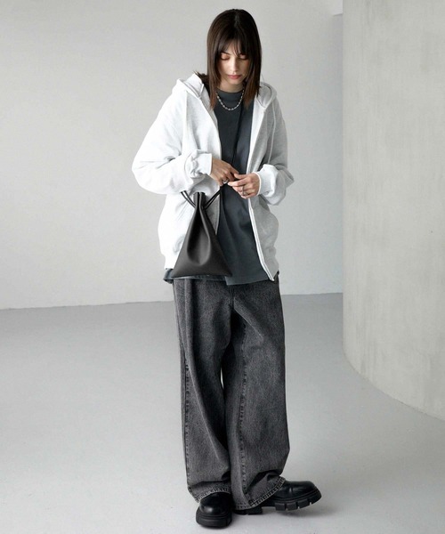 Alfred Alex（アルフレッドアレックス）の「【Alfred Alex】synthetic leather drawstring shoulder bag / シンセティックレザー巾着ショルダーバッグ（ショルダーバッグ・メンズ・ダークブラウン/ベージュ/ブラック・FREE）」の20枚目の写真