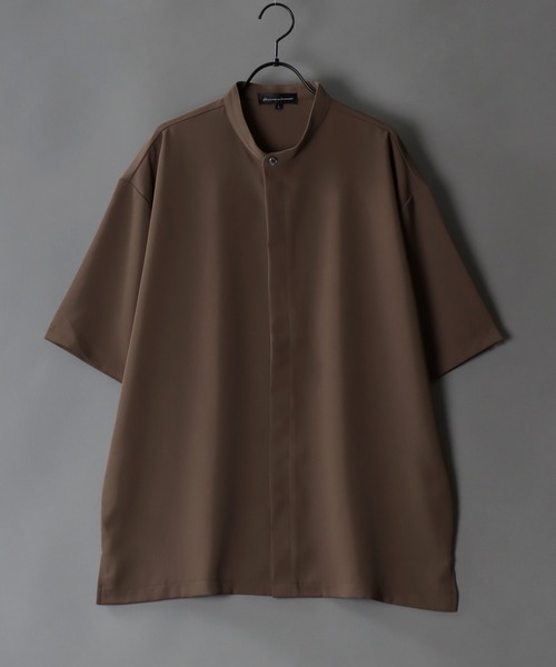 SITRY(シトリー)の「Polyester twill Drape Band Collar shirt/別注 比翼仕立て ドレープ バンドカラー 半袖 シャツ(シャツ/ブラウス・メンズ・グレイッシュベージュ/チャコールグレー/ブラック/オフホワイト・LL/M/L)」の16枚目の写真