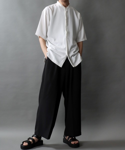 SITRY(シトリー)の「Polyester twill Drape Band Collar shirt/別注 比翼仕立て ドレープ バンドカラー 半袖 シャツ(シャツ/ブラウス・メンズ・グレイッシュベージュ/チャコールグレー/ブラック/オフホワイト・LL/M/L)」の19枚目の写真