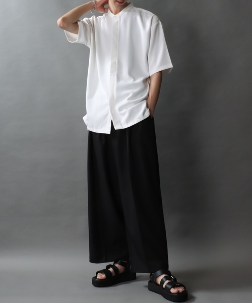 SITRY(シトリー)の「Polyester twill Drape Band Collar shirt/別注 比翼仕立て ドレープ バンドカラー 半袖 シャツ(シャツ/ブラウス・メンズ・グレイッシュベージュ/チャコールグレー/ブラック/オフホワイト・LL/M/L)」の18枚目の写真