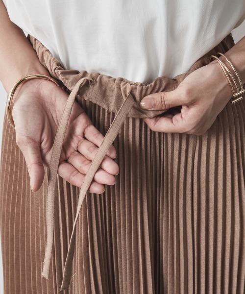 CHIC STYLE(シックスタイル)の「 プリーツマキシスカート <大きいサイズ有>シックスタイル(スカート・レディース・ブラック/ベージュ・L/3L/4L/5L/M/LL)」の17枚目の写真