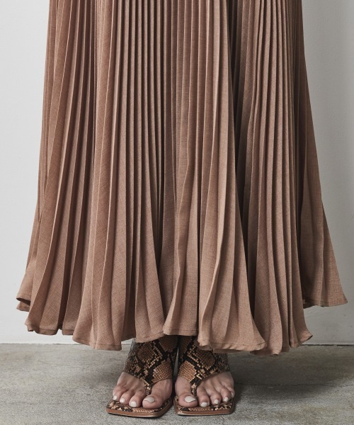 CHIC STYLE(シックスタイル)の「 プリーツマキシスカート <大きいサイズ有>シックスタイル(スカート・レディース・ブラック/ベージュ・L/3L/4L/5L/M/LL)」の18枚目の写真